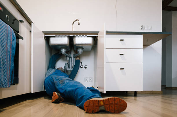 Professional Emergency Plumber technician working in Ormond Beach, FL